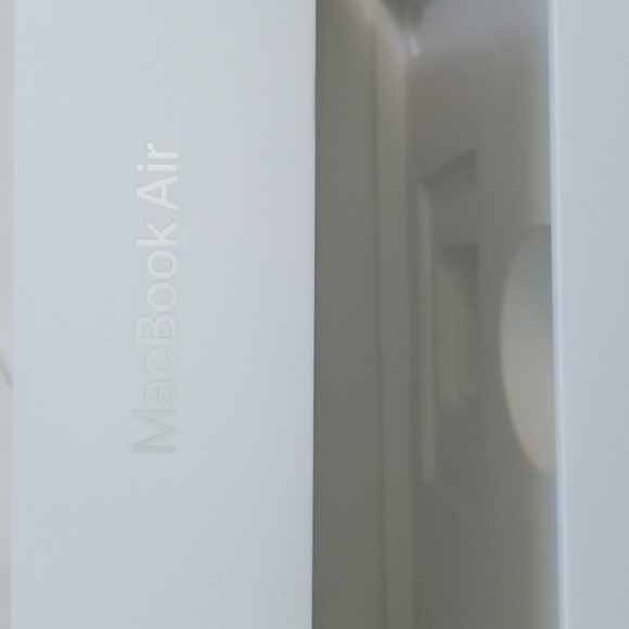 Macbook Air White Empty Box and Shopping Bag - Picture 3 of 7